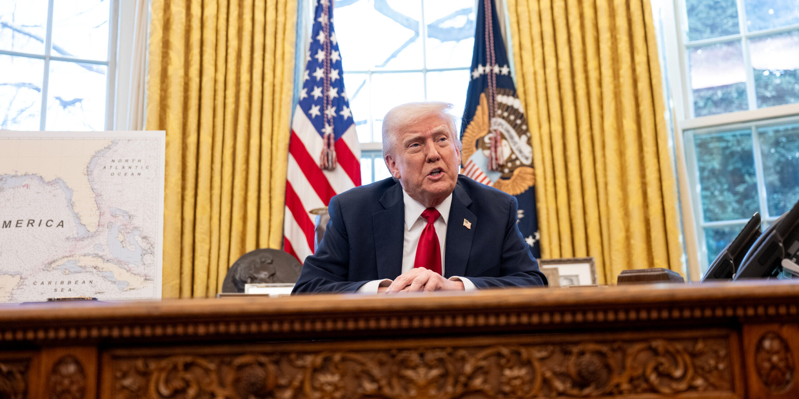 Trump Urges Interest Rate Cut, But Fed Chair Powell Remains Hesitant.