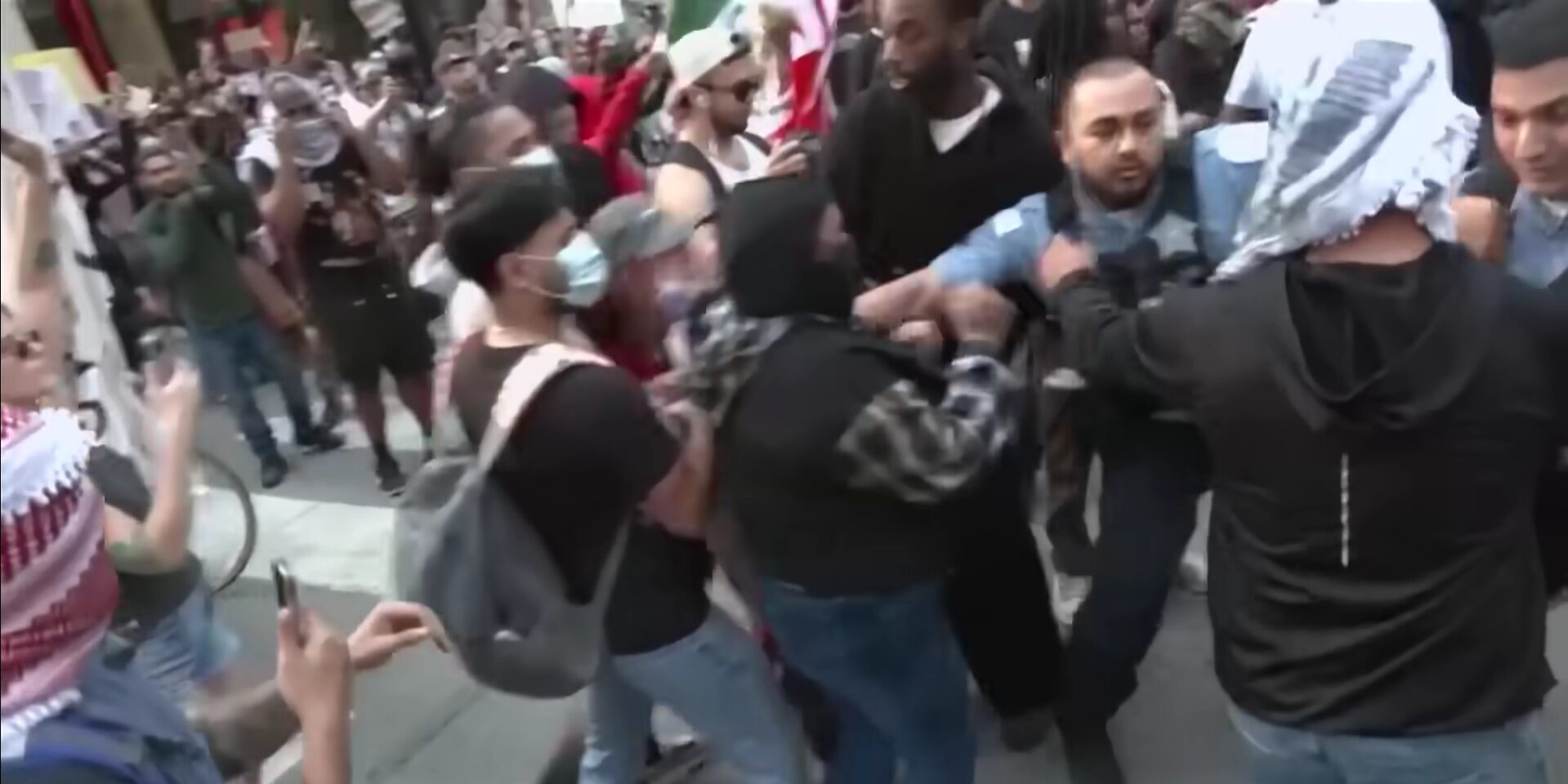 Riots Spread Across US Cities Amid Anti-Immigration Protests