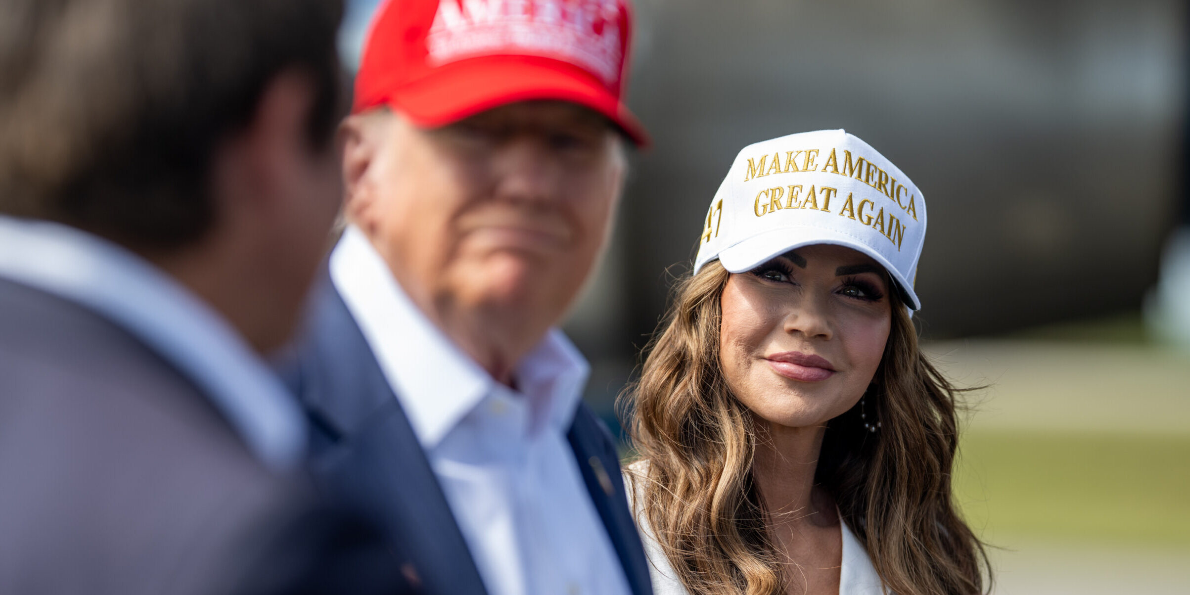 Migrants Offered $3,000 Christmas Bonus to Self-Deport Before 2026.