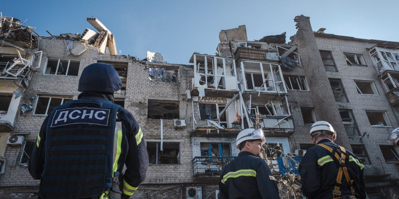 Russia Breaks Through Ukrainian Frontline in Donetsk with 110,000 Troops