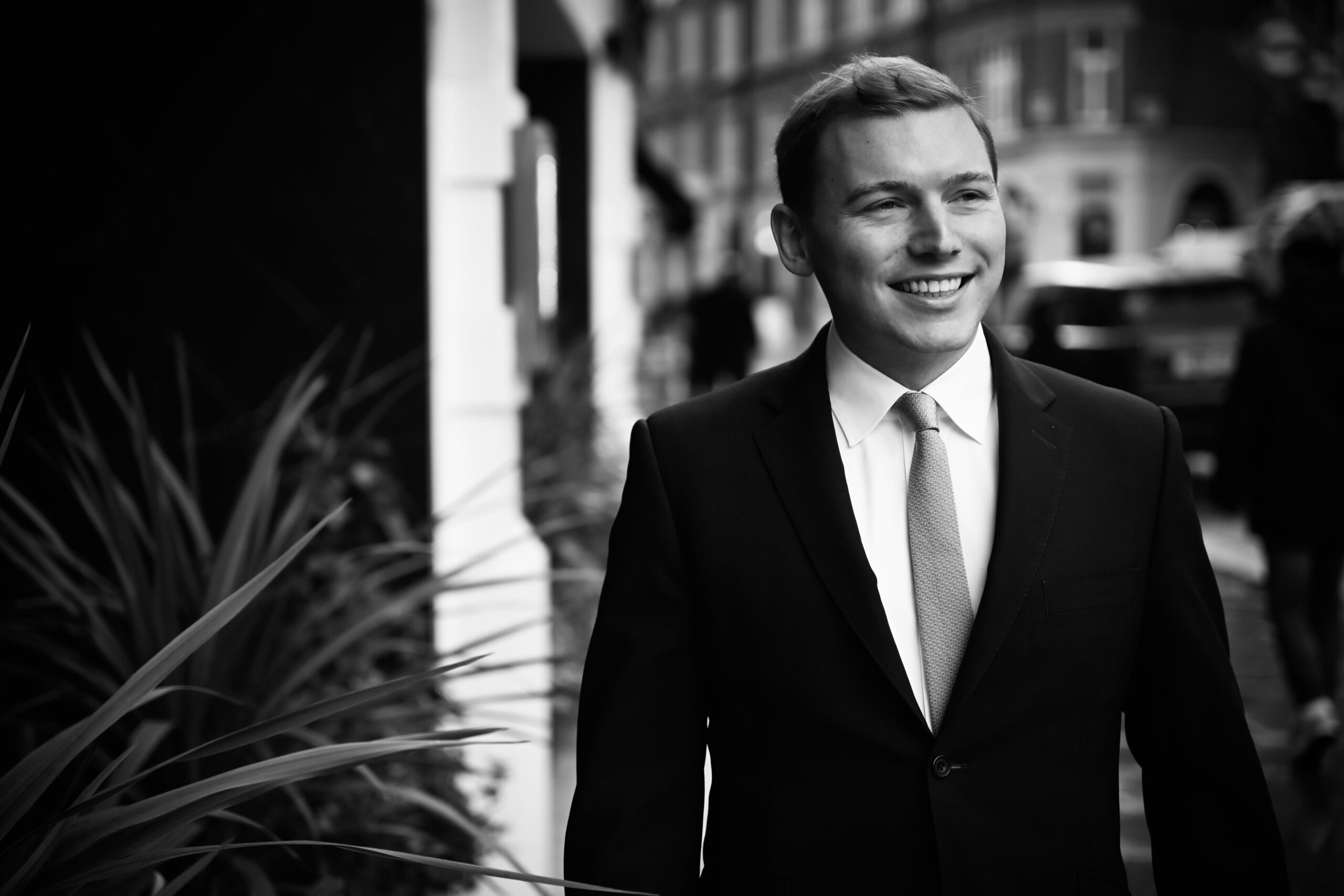 Backroom Farage Advisor Makes Rare Public Intervention After AI Attacks ...