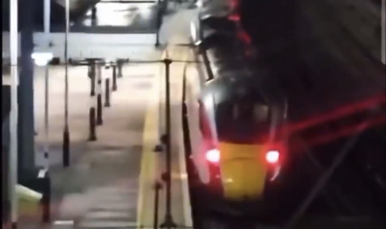 Multiple Stabbing Injuries Reported on London-Bound Train in UK